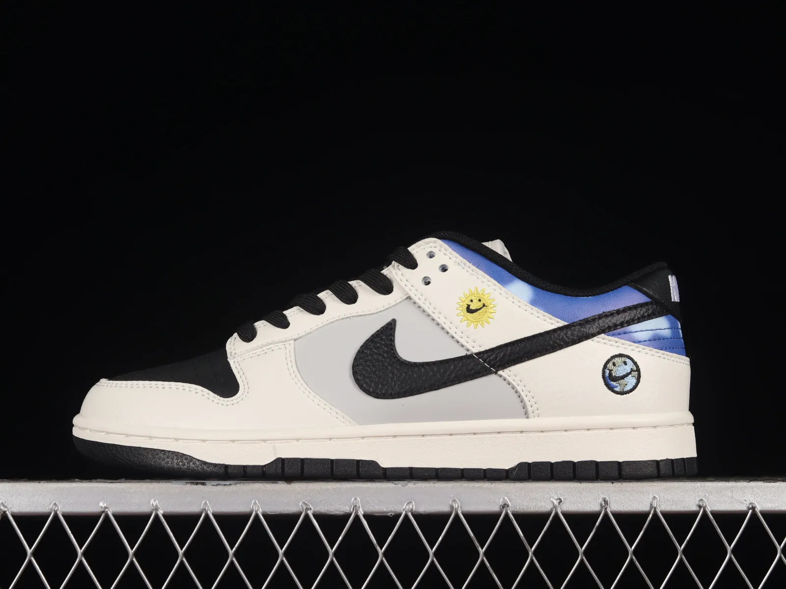 Nike SB Dunk Low Beige Black Beicai Smiley Face BB1609-112