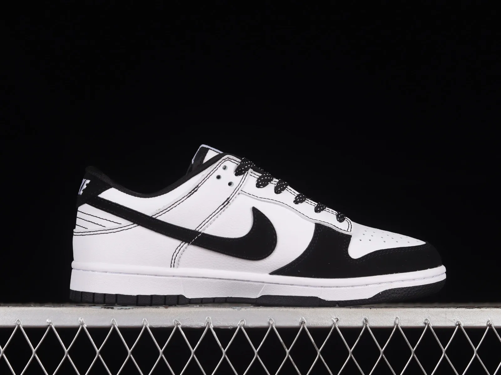 Nike SB Dunk Low Kong Fu Black White FC1688-600