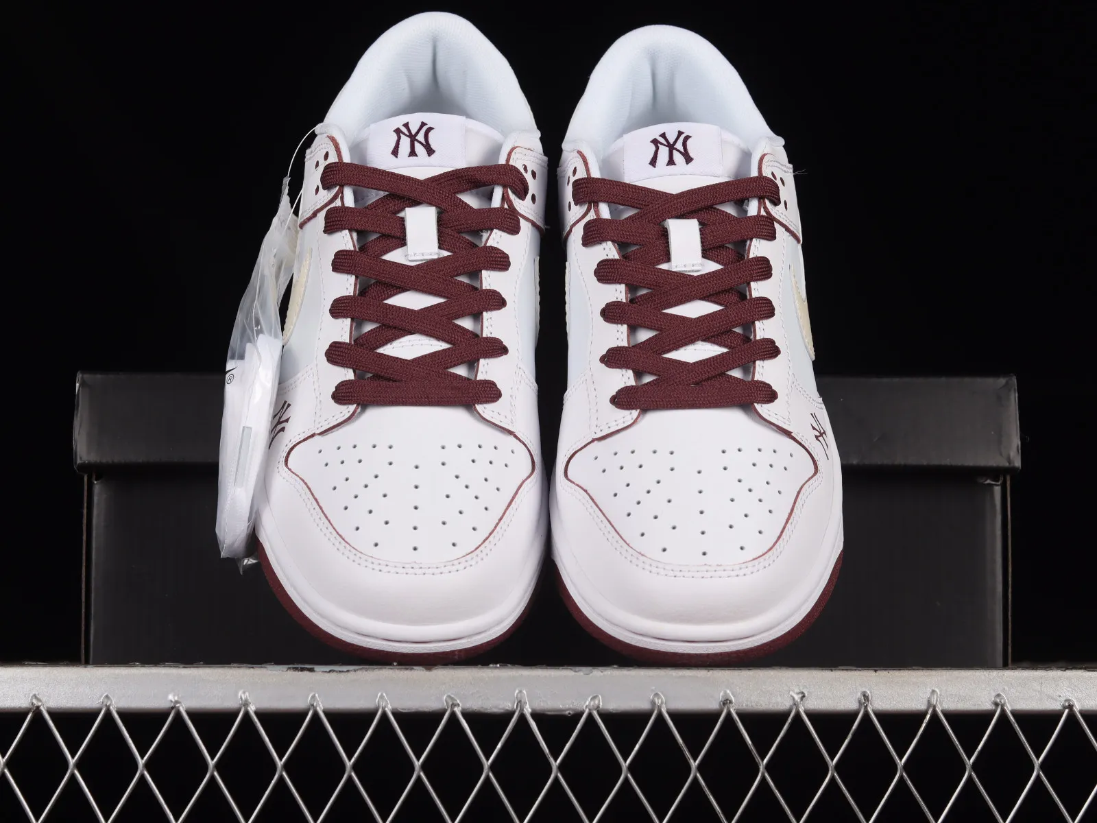 Nike SB Dunk Low MLB White Dark Red FC1688-900