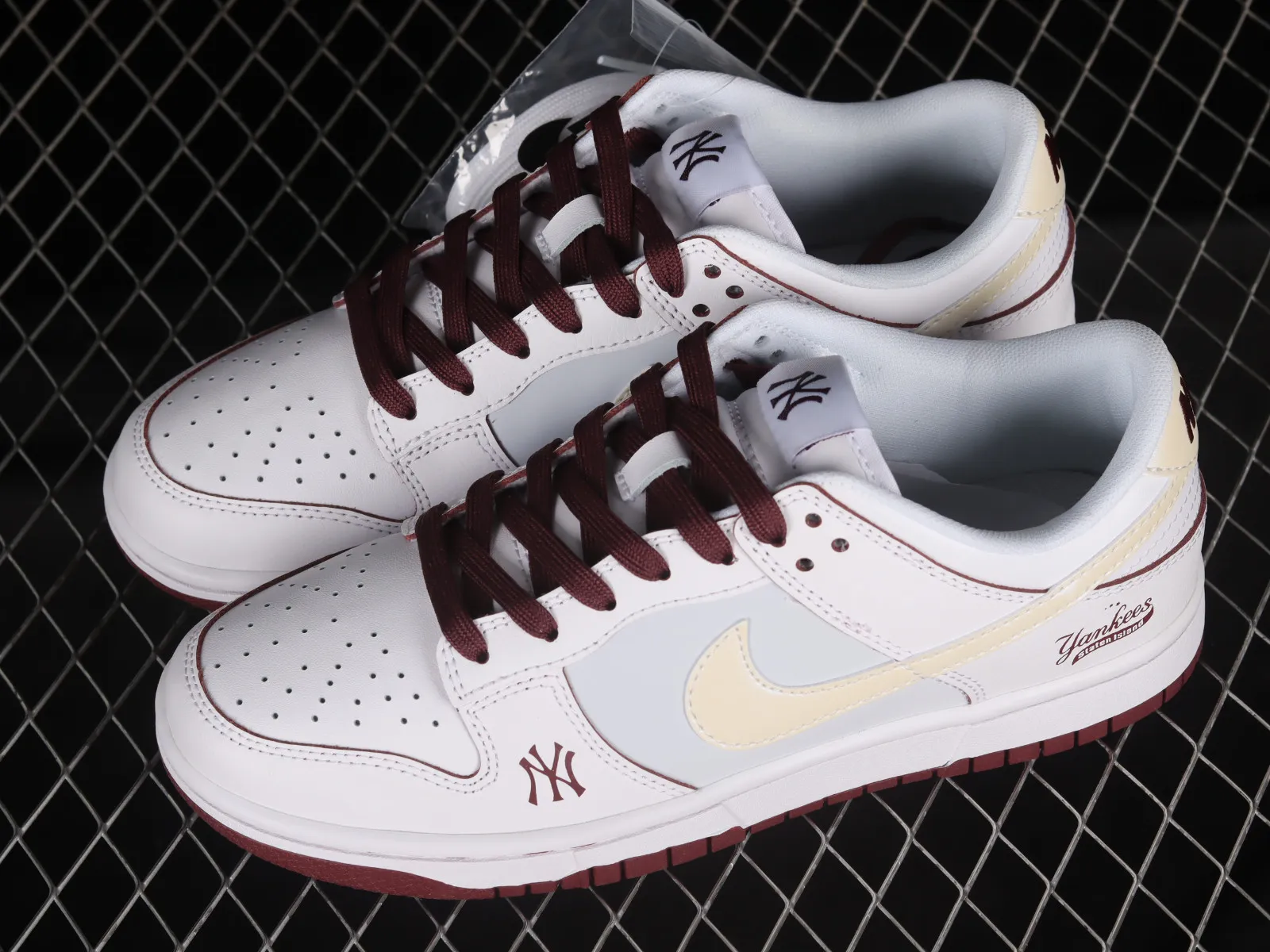 Nike SB Dunk Low MLB White Dark Red FC1688-900