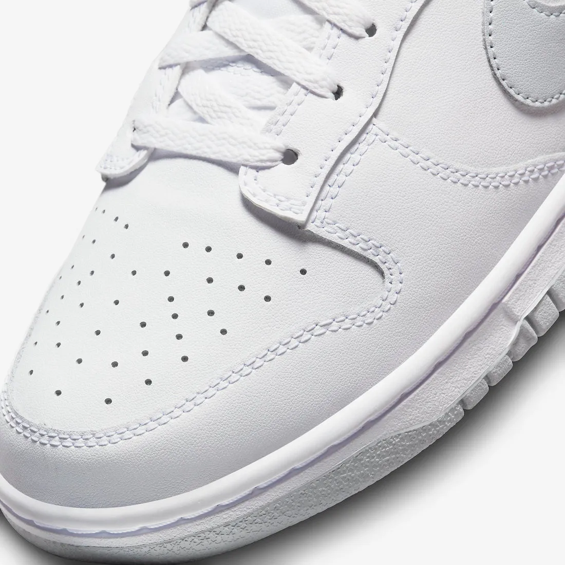 Nike SB Dunk Low Retro White Pure Platinum DV0831-101