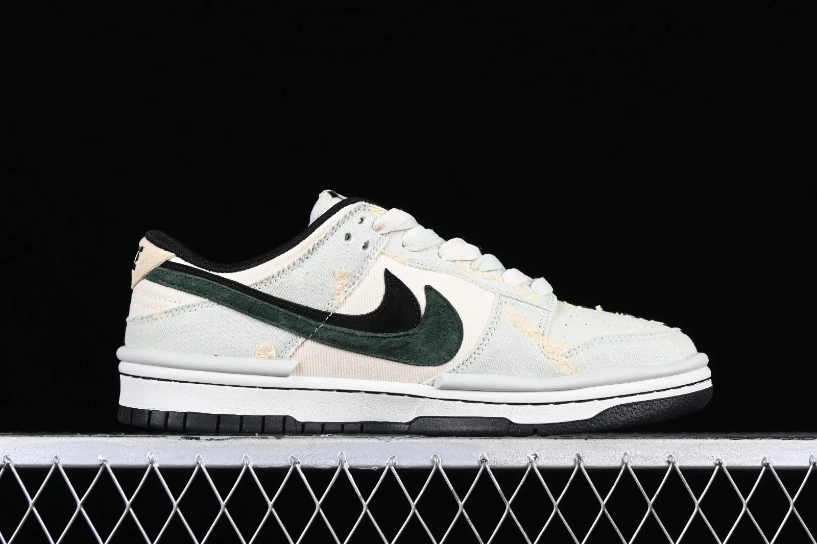 Otomo Katsuhiro x Nike SB Dunk Low Light Jade Yellow DZ2794-166