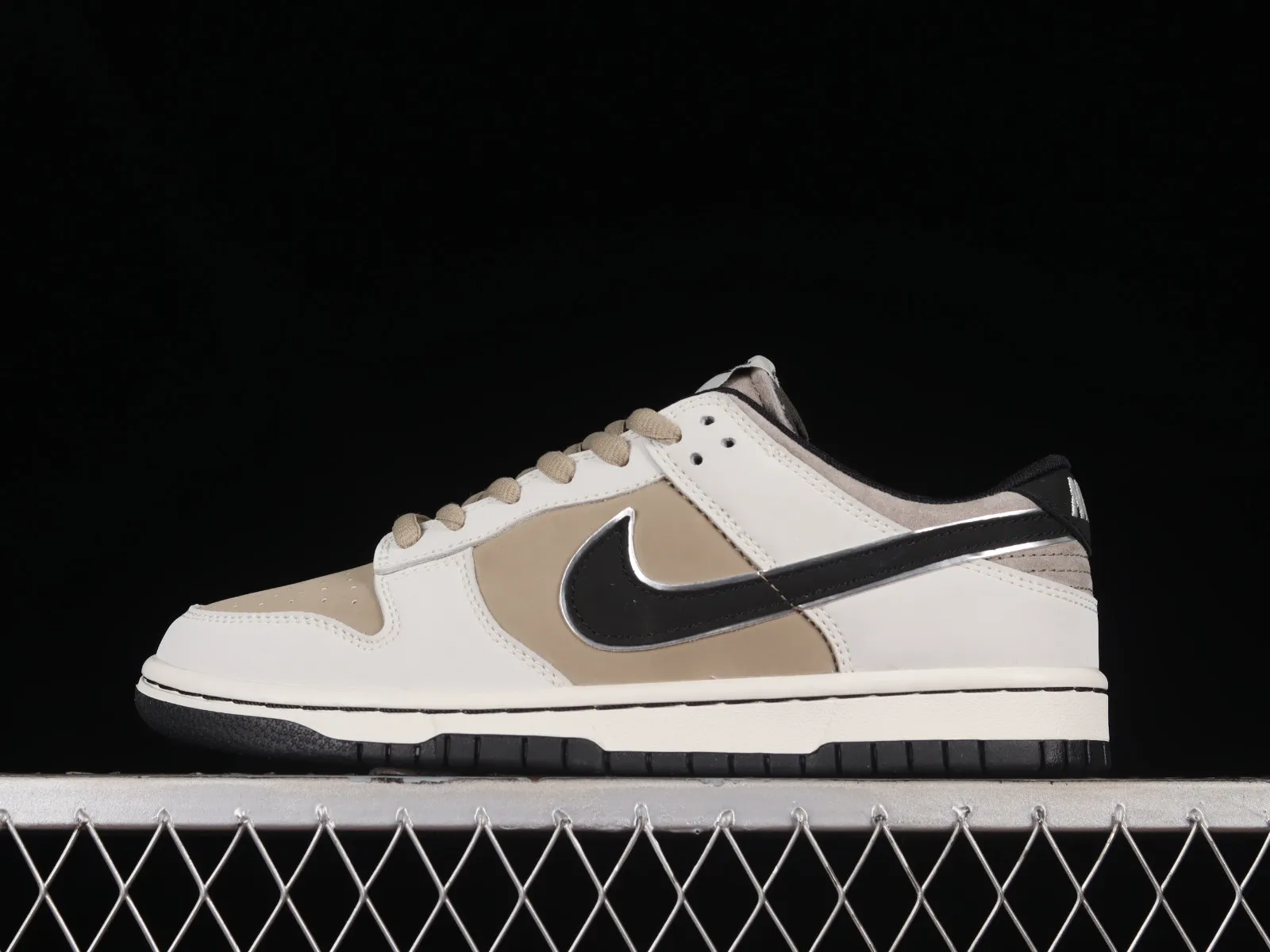 Otomo Katsuhiro x Nike SB Dunk Low Steamboy OST Khaki Black LF0039-037