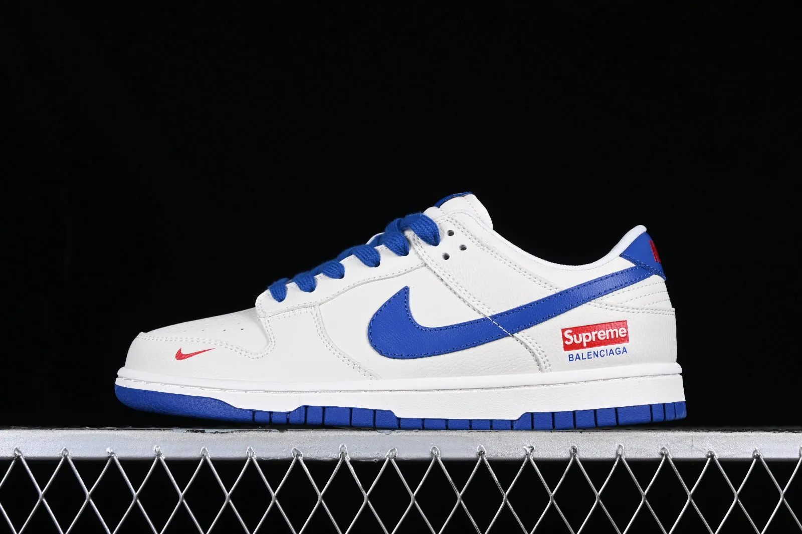 Supreme x Nike SB Dunk Low Royal Blue Red White XD1688-009