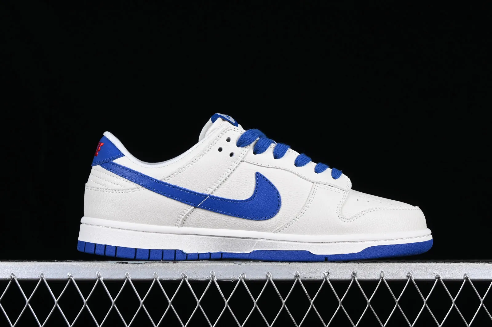 Supreme x Nike SB Dunk Low Royal Blue Red White XD1688-009