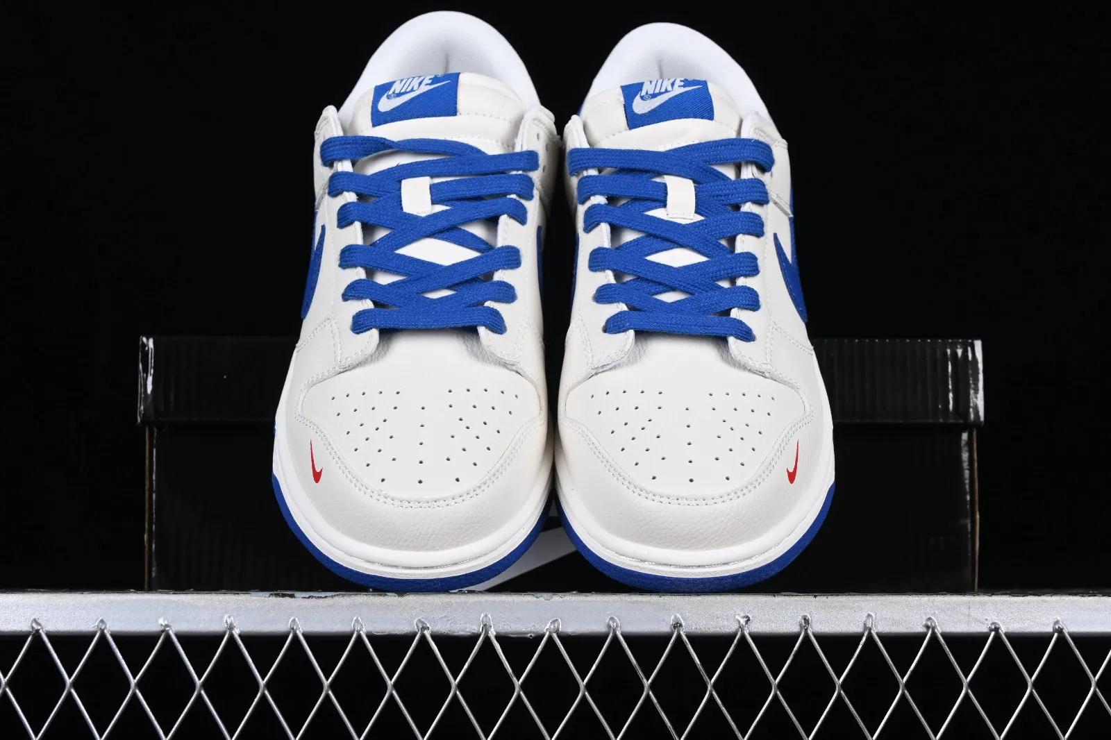 Supreme x Nike SB Dunk Low Royal Blue Red White XD1688-009